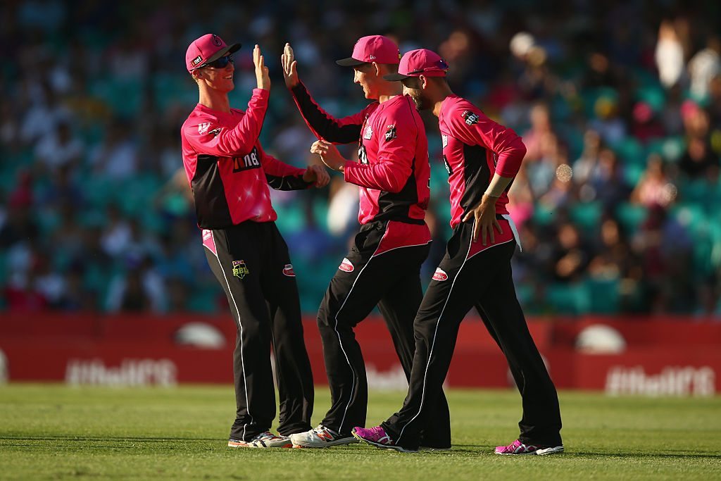 Sixers players celebrate during the Big Bash League match between the Sydney Sixers and the Hobart Hurricanes at Sydney Cricket Ground on December 20, 2015 in Sydney, Australia.