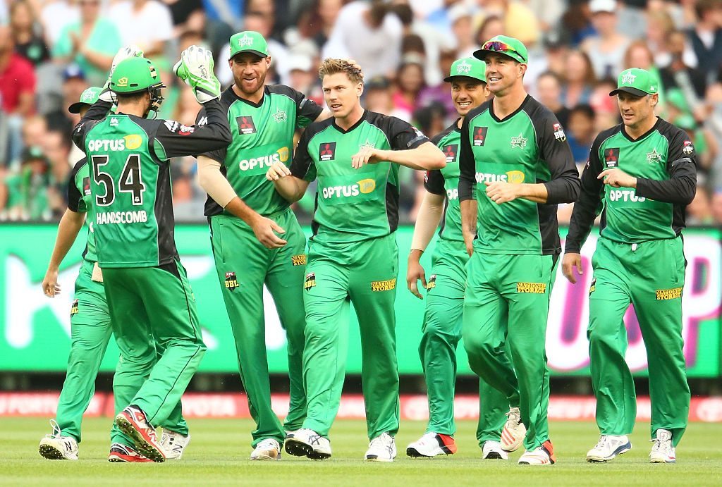 MELBOURNE, AUSTRALIA - JANUARY 06: James Faulkner of the Stars is congratulated by his teammates after a catch to dismiss Tim Paine of the Hurricanes during the Big Bash League match between the Melbourne Stars and the Hobart Hurricanes at the Melbourne Cricket Ground on January 6, 2016 in Melbourne, Australia. (Photo by Scott Barbour/Getty Images)